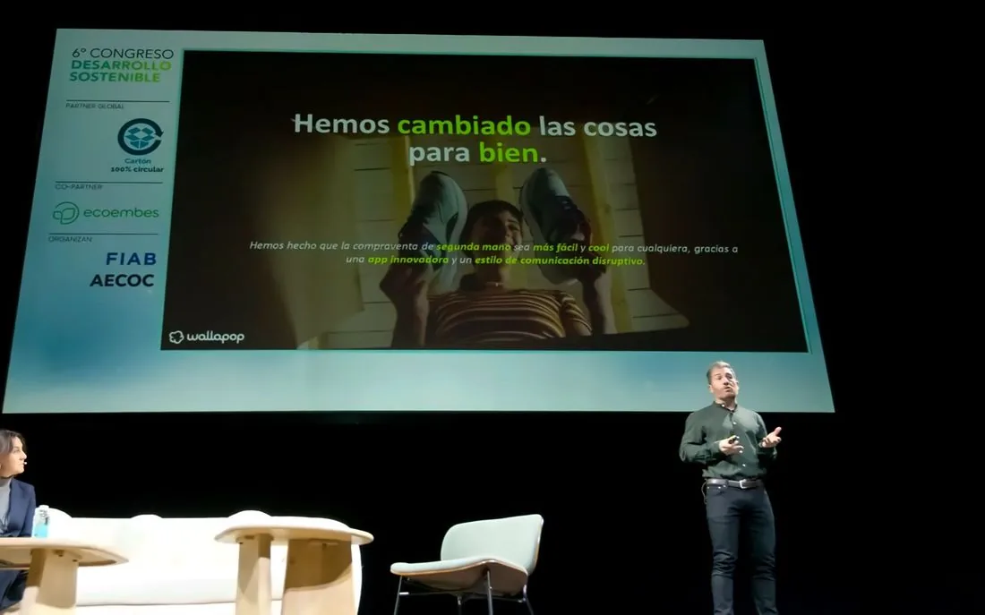 Rubén Navarro Sánchez presenting Wallapop at the 6th Sustainable Development Congress, with a slide reading Hemos cambiado las cosas para bien